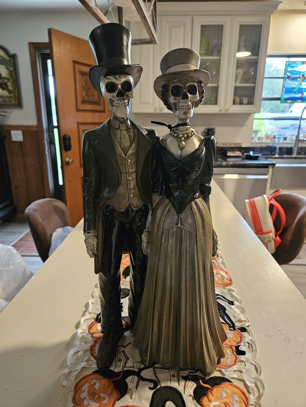 18-Inch Gothic Skeleton Wedding Couple Halloween Decor